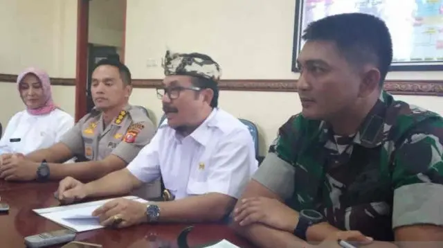 Bupati Cirebon minta masyarakat tidak sebarkan hoaks terkait virus corona9