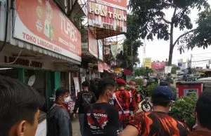 Forum Cibeunying Kidul Rempeug Baksos Semprotkan Disinfektan di Kantor Kecamatan