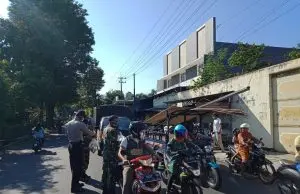 Cegah Penyebaran Virus Corona, Muspika Sumbersari Bagikan Masker Gratis