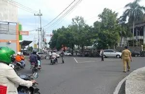 Antisipasi Penyebaran Covid-19, Muspika Sumbersari Bagikan Masker Gratis