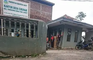 Warga Desa Cibunar Senang Dengan Adanya Bantuan Covid-19