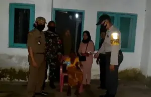 Pemdes Sukamakmur Bagikan BLT-DD “door to door”