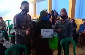 Ipda Samsul Aripin SH Monitoring Penyaluran BLT DD ke 210 KPM Desa JayaMukti