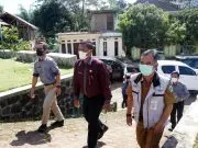 Sukseskan Gebyar Vaksin, Diskominfo Garut Mengecek Jaringan Internet di Kecamatan Peundeuy dan Singajaya