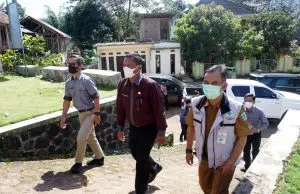 Sukseskan Gebyar Vaksin, Diskominfo Garut Mengecek Jaringan Internet di Kecamatan Peundeuy dan Singajaya