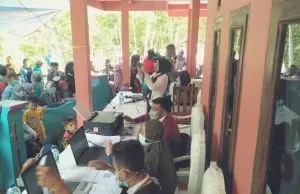 Warga Desa Sukamukti Cisompet – Garut Antusias Ikuti Vaksinasi