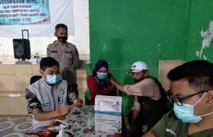 Kapolsek Cihurip Monitoring Vaksinasi Di Desa Jayamukti
