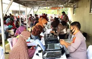 .Pedagang kaki Lima dan Warung di Zona Indramayu Barat Terima Bantuan