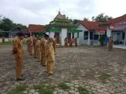 Camat Bangodua Tingkatkan apel Pagi Di Halamaan Kantor Kecamatan Bangodua