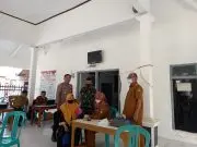 Kapolsek Krangkeng dan Danramil, Kawal Vaksinasi di Balai Desa Dukuhjati