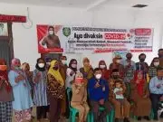 Bupati Indramayu Berikan Bantuan Pinjaman Modal kepada Nasabah Kruwcil Melalui BPR KR