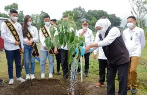 Gubernur Jatim Khofifah, Tanam 4000 Bibit Tanaman di Njulung Argo Edu Tourism Malang