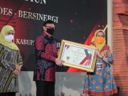 Wakil Bupati Lumajang Indah Amperawati Menerima Penghargaan Top 30 Inovasi Pelayanan Publik