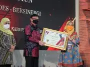 Wakil Bupati Lumajang Indah Amperawati Menerima Penghargaan Top 30 Inovasi Pelayanan Publik