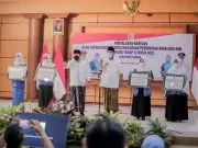 Bupati Hendy Siswanto Serahkan Simbolis Bantuan BOP PAUD