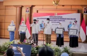 Bupati Hendy Siswanto Serahkan Simbolis Bantuan BOP PAUD