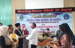 Pisah Sambut Kepala Sekolah Lama Dengan Kepala Sekolah Baru SMAN 30 Garut*