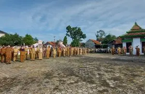 Camat Bangodua Raden Mas Wahyu Adhiwijaya Apel Pagi , Himbau Tegakkan Kedisplinan