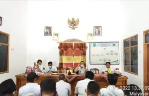 Camat Bangodua Berikan Pembinaan Soal Administrasi ke Perangkat Desa Mulyasari