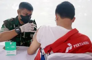 Forkopimda Indramayu bersama Pertamina RU VI Balongan Gelar Vaksinasi Booster