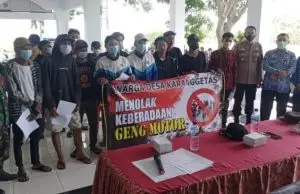 Puluhan Pemuda Mendatangani Desa Karanggetas, Minta Dibubarkan Geng Motor.