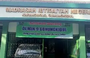 MIN 9 Gunung Kidul Diduga Lakukan Pungli Dengan Jualan Sampul Raport