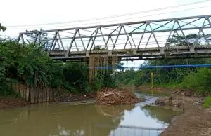 Jembatan Kali Ciseel Yang menghubungkan Dua kecamatan rusak parah, masyarakat dua kecamatan menuntut pemerintah kabupaten Ciamis segera Memperbaikinya