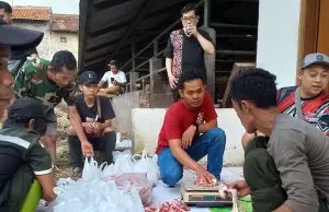 Momen Idul Adha, PSI Jabar Bagikan Daging Kurban