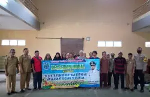Kepala Desa Jajawar Kota Banjar Berikan Bantuan Modal Melalui Program Pemberdayaan Masyarakat