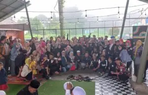Indahnya Kebersamaan, Ratusan Warga Puncak Makan Liwet Bersama