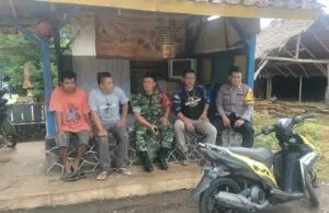 Patroli Sinergitas TNI-Polri Di Kelurahan Urug, Himbau Warga Waspada Penipuan Online Dan Tingkatkan Siskamling