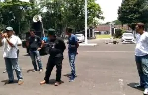 Koalisi LSM barakatak yang terdiri dari beberapa lembaga yang di antaranya LSM GAMPIL dan lain lain nya.Gerudug kantor Pemda subang