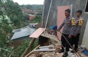 Kepolisian Polda Jabar Monitor Terjadinya Longsor Wilayah Desa Ciherang