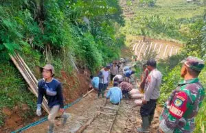 Kabid Humas Polda Jabar : Sinergitas TNI Polri Laksanakan Kerjabakti Cor Jalan*