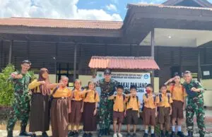 Peduli Cerdaskan Generasi Penerus Bangsa, Satgas Pamtas Yonarmed 10/ Bradjamusti Bantu Menjadi Tenaga Pendidik SD Perbatasan