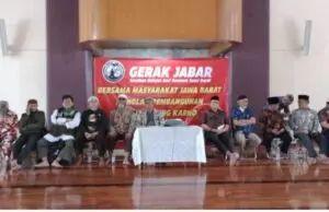 Gerakan Rakyat Anti Komunis Jawa Barat (Gerak Jabar), Menolak Adanya pembangunan Patung Bung Karno Di GOR Saparua Kota Bandung