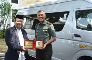 Pangdam III/Slw Serahkan Mobil Bantuan Kasad untuk Ponpes Suryalaya