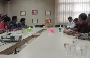 Mari Fitriana Ketua KPUD Karawang Klarifikasi 2 Orang KPPS Meninggal Di Duga Bukan Keracunan