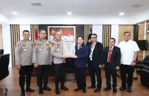Kapolda Kalbar Terima Penghargaan “Presisi Award” dari Lembaga Kajian Strategis Kepolisian Indonesia (Lemkapi)