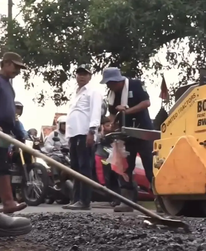 Pemkab karawang targetkan perbaikan jalur arus mudik tuntas sebelum H-10