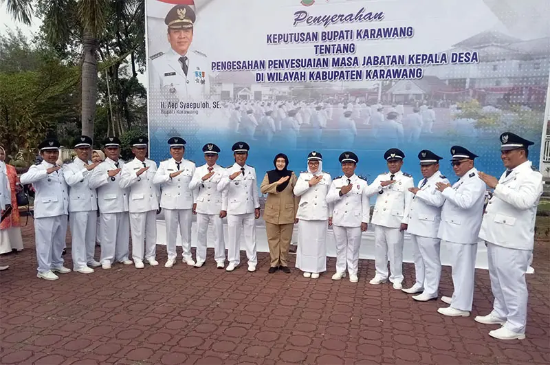 282 SK Penyesuaian Masa Jabatan Kades se-Kabupaten Karawang Hari Ini Diserahkan Bupati Aep