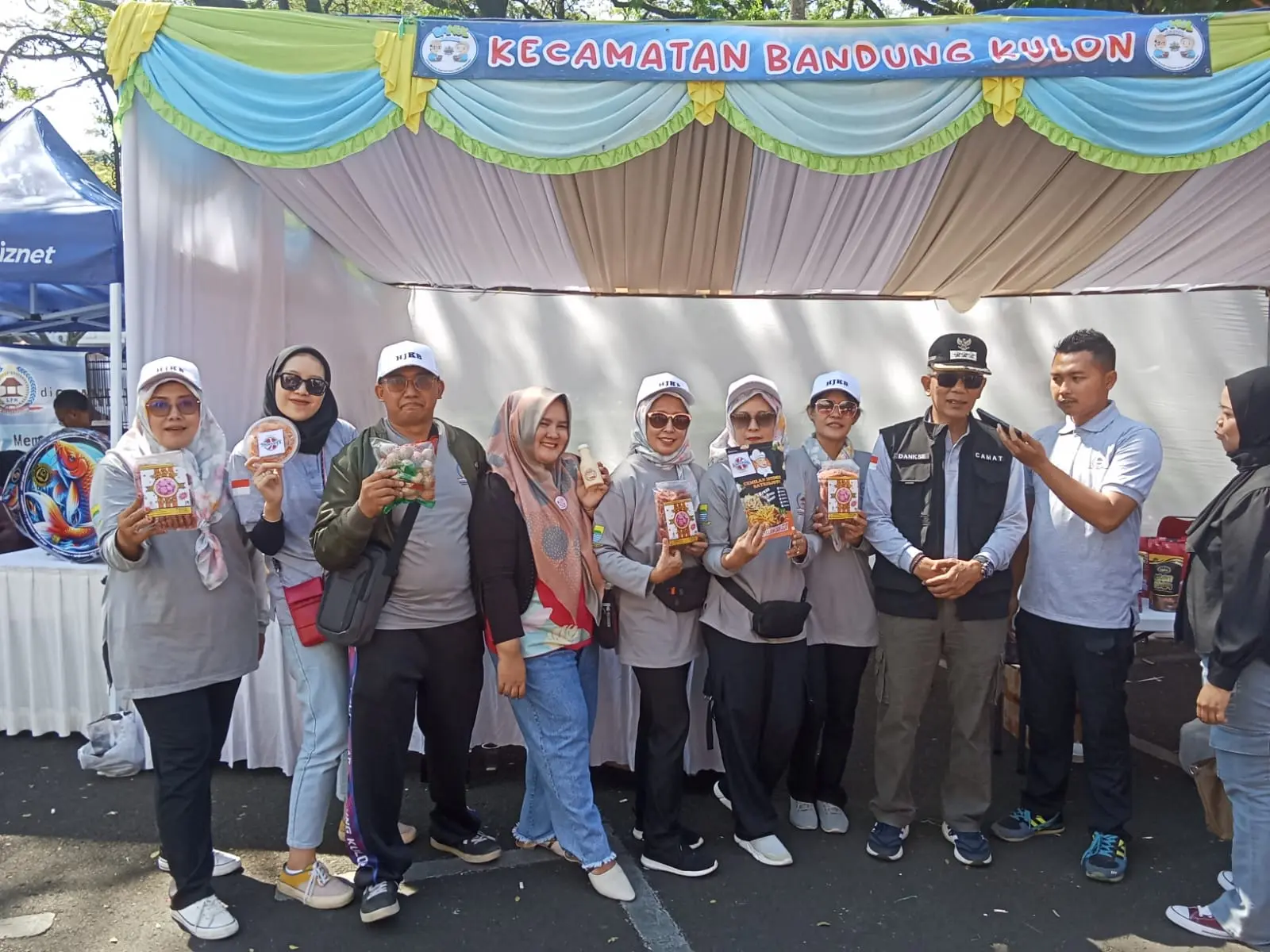 Berdayakan UMKM Kecamatan Bandung Kulon, Gelar Bazzar Dihalaman Parkir Pemkot Kota Bandung