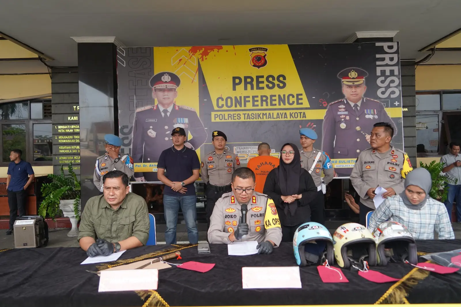 Press Rilis Kapolres Tasikmalaya Kota, Ungkap Kasus Pembacokan di Jalan Mayor SL Tobing, 5 Pelaku Diamankan