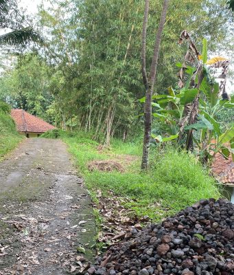 Diduga Terbengkalai, Proyek Pengaspalan Jalan Lingkungan di Kampung Cikato Disorot Warga