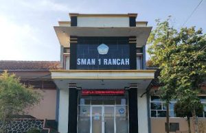 DUGA LANGGAR UU KIP, SMA NEGERI 1 RANCAH TUTUP LOKASI PROYEK REVITALISASI DARI AWAK MEDIA